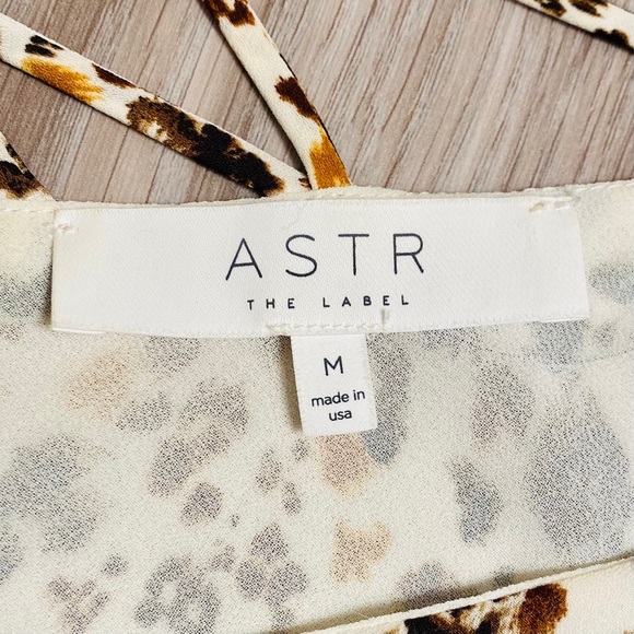 ASTR Leopard Print Blouse Sz. M - Picture 5 of 6